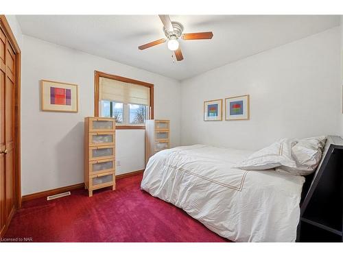 695 Grandview Road, Fort Erie, ON - Indoor Photo Showing Bedroom