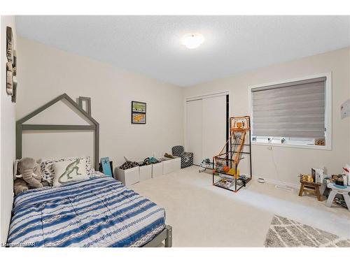 7924 Odell Crescent, Niagara Falls, ON - Indoor Photo Showing Bedroom