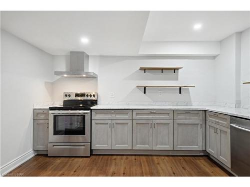 7924 Odell Crescent, Niagara Falls, ON - Indoor Photo Showing Kitchen