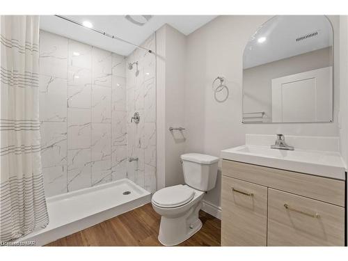 7924 Odell Crescent, Niagara Falls, ON - Indoor Photo Showing Bathroom