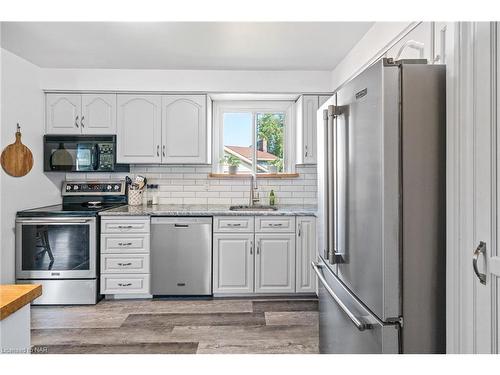 8 Argyle Court, Welland, ON - Indoor Photo Showing Kitchen With Upgraded Kitchen