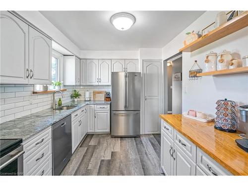 8 Argyle Court, Welland, ON - Indoor Photo Showing Kitchen With Upgraded Kitchen