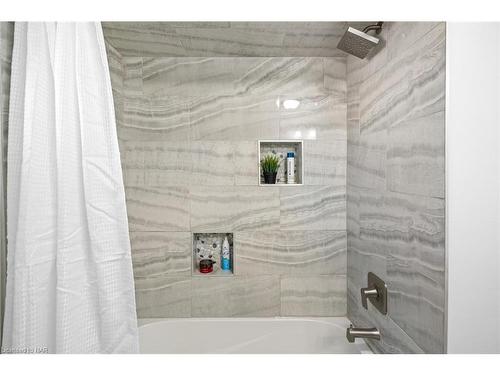 8 Argyle Court, Welland, ON - Indoor Photo Showing Bathroom