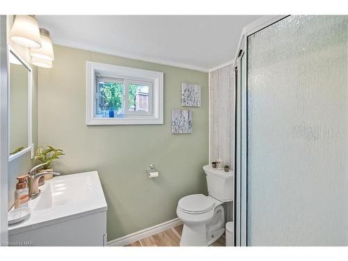 8 Argyle Court, Welland, ON - Indoor Photo Showing Bathroom