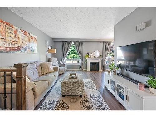 8 Argyle Court, Welland, ON - Indoor Photo Showing Living Room With Fireplace