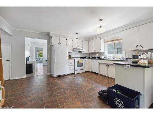 455 Niagara Boulevard, Fort Erie, ON - Indoor Photo Showing Kitchen