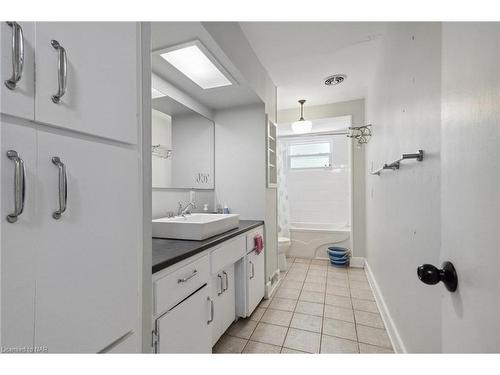 455 Niagara Boulevard, Fort Erie, ON - Indoor Photo Showing Bathroom