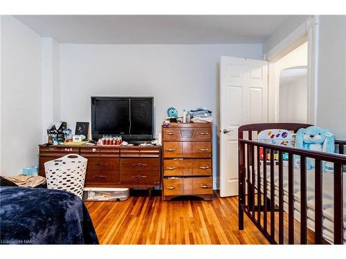 4394 Morrison Street, Niagara Falls, ON - Indoor Photo Showing Bedroom