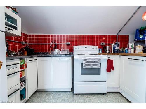 4394 Morrison Street, Niagara Falls, ON - Indoor Photo Showing Kitchen