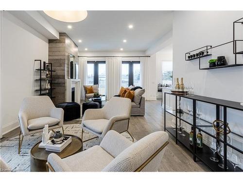 2317 Terravita Drive, Niagara Falls, ON - Indoor Photo Showing Living Room