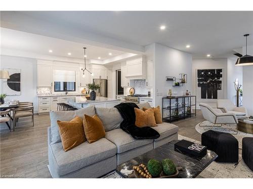 2317 Terravita Drive, Niagara Falls, ON - Indoor Photo Showing Living Room