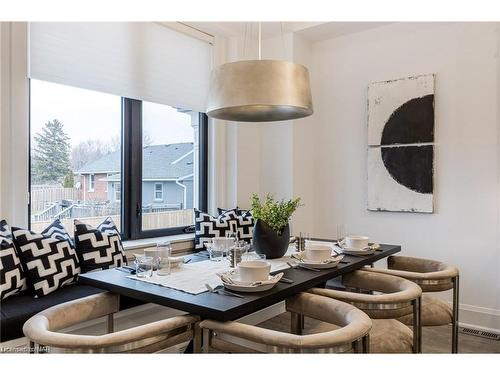 2317 Terravita Drive, Niagara Falls, ON - Indoor Photo Showing Dining Room