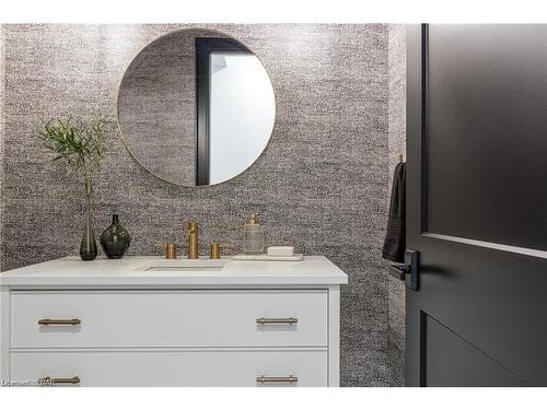 2317 Terravita Drive, Niagara Falls, ON - Indoor Photo Showing Bathroom