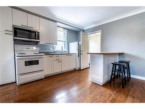 4394 Morrison Street, Niagara Falls, ON - Indoor Photo Showing Kitchen