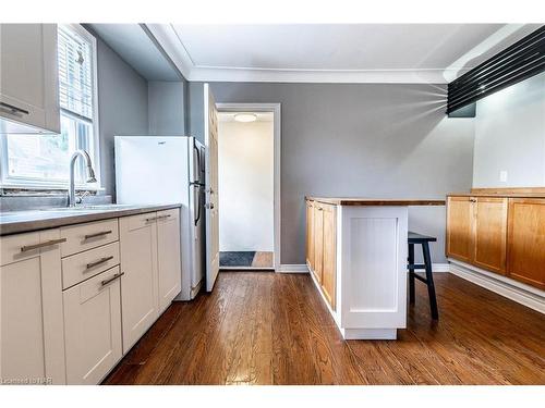 4394 Morrison Street, Niagara Falls, ON - Indoor Photo Showing Kitchen