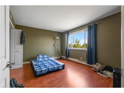 463 Niagara Boulevard, Fort Erie, ON - Indoor Photo Showing Bedroom