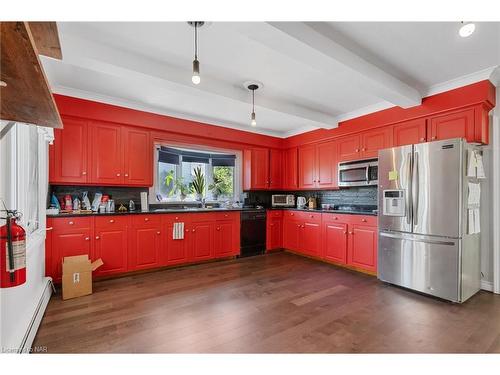 463 Niagara Boulevard, Fort Erie, ON - Indoor Photo Showing Kitchen With Double Sink