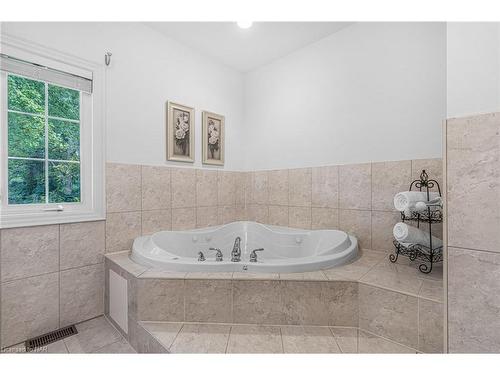 753 Welland Road, Fenwick, ON - Indoor Photo Showing Bathroom