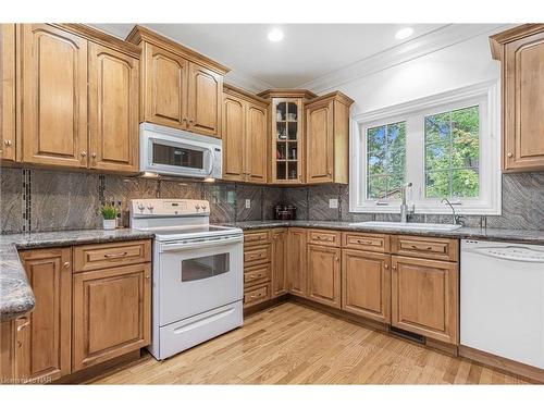 753 Welland Road, Fenwick, ON - Indoor Photo Showing Kitchen