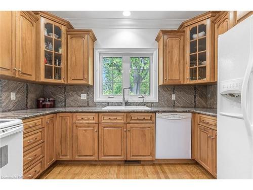 753 Welland Road, Fenwick, ON - Indoor Photo Showing Kitchen