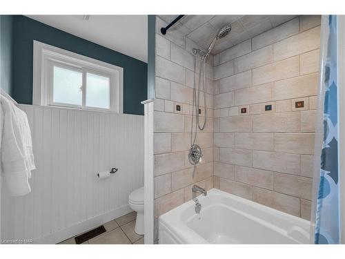 42 October Drive, St. Catharines, ON - Indoor Photo Showing Bathroom