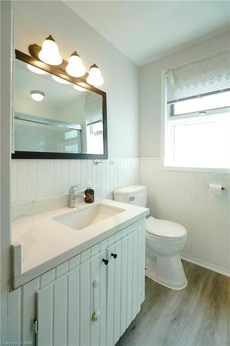 27 Barton Street, St. Catharines, ON - Indoor Photo Showing Bathroom