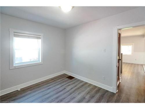 27 Barton Street, St. Catharines, ON - Indoor Photo Showing Other Room