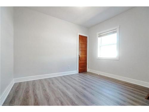 27 Barton Street, St. Catharines, ON - Indoor Photo Showing Other Room