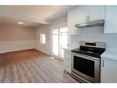 27 Barton Street, St. Catharines, ON - Indoor Photo Showing Kitchen