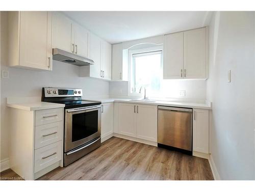 27 Barton Street, St. Catharines, ON - Indoor Photo Showing Kitchen