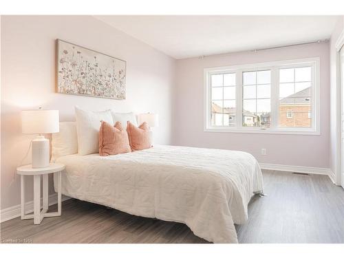 138 Winterberry Boulevard, Thorold, ON - Indoor Photo Showing Bedroom