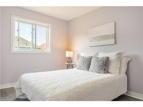 138 Winterberry Boulevard, Thorold, ON - Indoor Photo Showing Bedroom