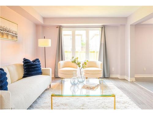 138 Winterberry Boulevard, Thorold, ON - Indoor Photo Showing Living Room