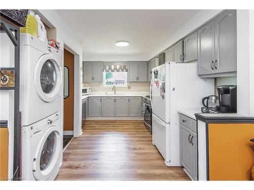 4 College Park Drive, Welland, ON - Indoor Photo Showing Laundry Room