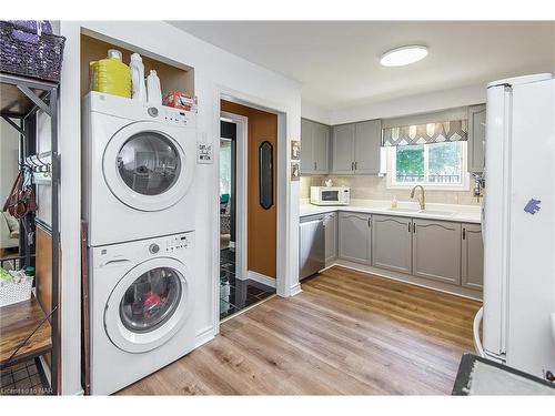 4 College Park Drive, Welland, ON - Indoor Photo Showing Laundry Room