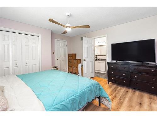 4 College Park Drive, Welland, ON - Indoor Photo Showing Bedroom