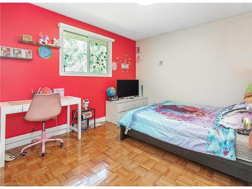 4 College Park Drive, Welland, ON - Indoor Photo Showing Bedroom