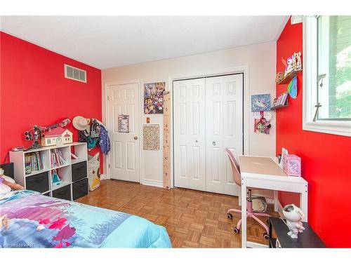 4 College Park Drive, Welland, ON - Indoor Photo Showing Bedroom