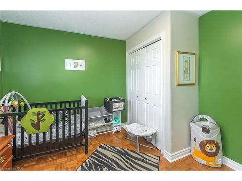 4 College Park Drive, Welland, ON - Indoor Photo Showing Bedroom