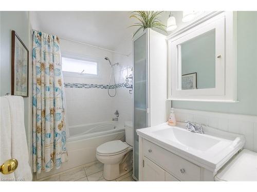 12 1/2 Beachaven Drive, St. Catharines, ON - Indoor Photo Showing Bathroom