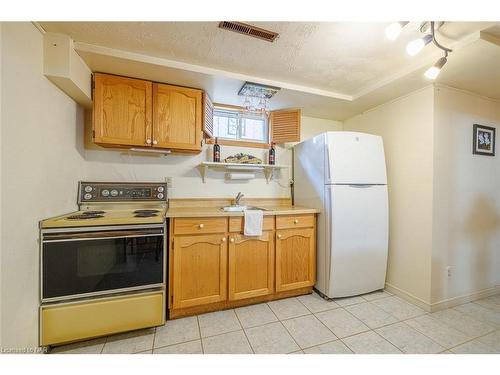 12 1/2 Beachaven Drive, St. Catharines, ON - Indoor Photo Showing Kitchen