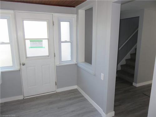 149 Knoll Street, Port Colborne, ON - Indoor Photo Showing Living Room