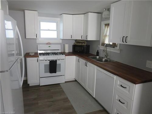 149 Knoll Street, Port Colborne, ON - Indoor Photo Showing Kitchen With Double Sink