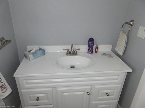 149 Knoll Street, Port Colborne, ON - Indoor Photo Showing Bathroom