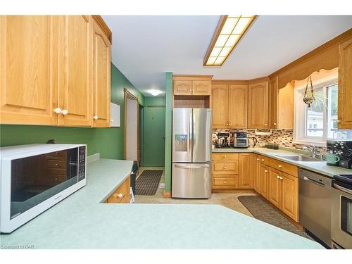 27 Meadowvale Place, Welland, ON - Indoor Photo Showing Kitchen