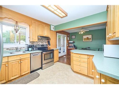 27 Meadowvale Place, Welland, ON - Indoor Photo Showing Kitchen