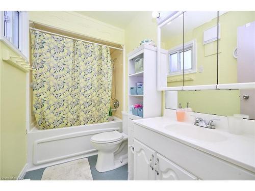 27 Meadowvale Place, Welland, ON - Indoor Photo Showing Bathroom