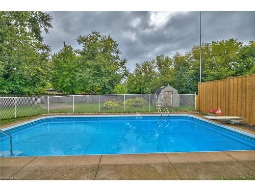 27 Meadowvale Place, Welland, ON - Outdoor With In Ground Pool With Backyard