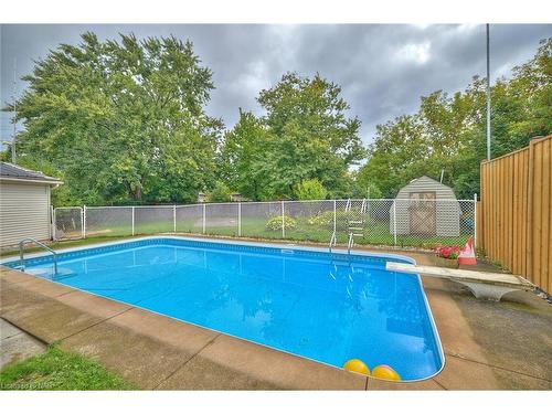 27 Meadowvale Place, Welland, ON - Outdoor With In Ground Pool With Backyard