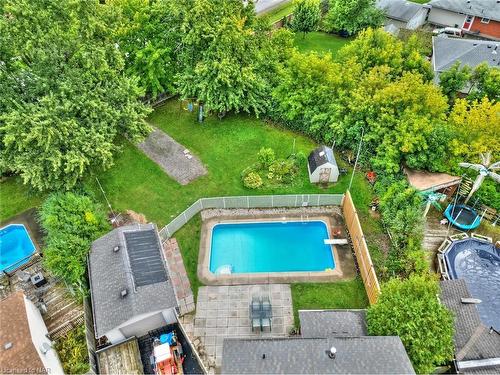 27 Meadowvale Place, Welland, ON - Outdoor With In Ground Pool